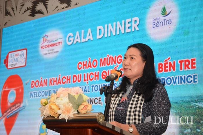 Phó Chủ tịch UBND tỉnh Bến Tre Nguyễn Thị Bé Mười phát biểu chào mừng đoàn khách lữ hành du lịch quốc tế - (Ảnh: Trần Lợi)